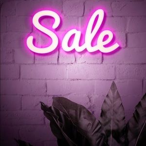 Hurry!!  All must go!!👗👢🧣👛